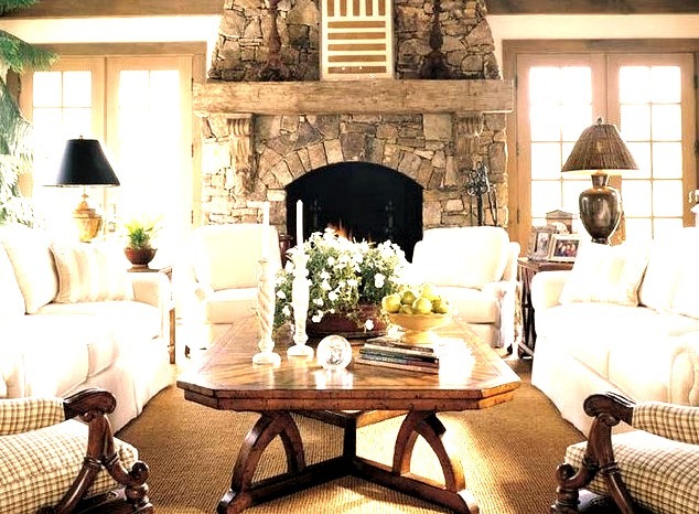 Traditional Family Room - Family Room
