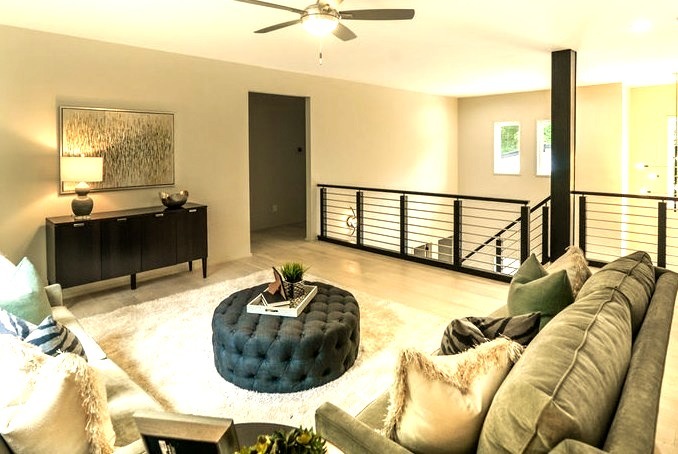 Loft-Style - Modern Family Room